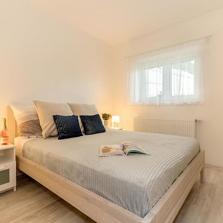 Apartmany Jedovary Trhove Sviny Exterior photo
