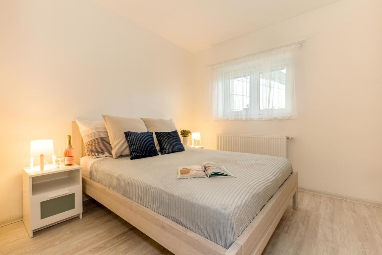 Apartmany Jedovary Trhove Sviny Exterior photo