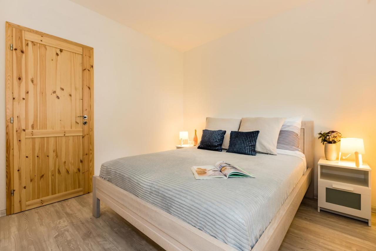 Apartmany Jedovary Trhove Sviny Exterior photo