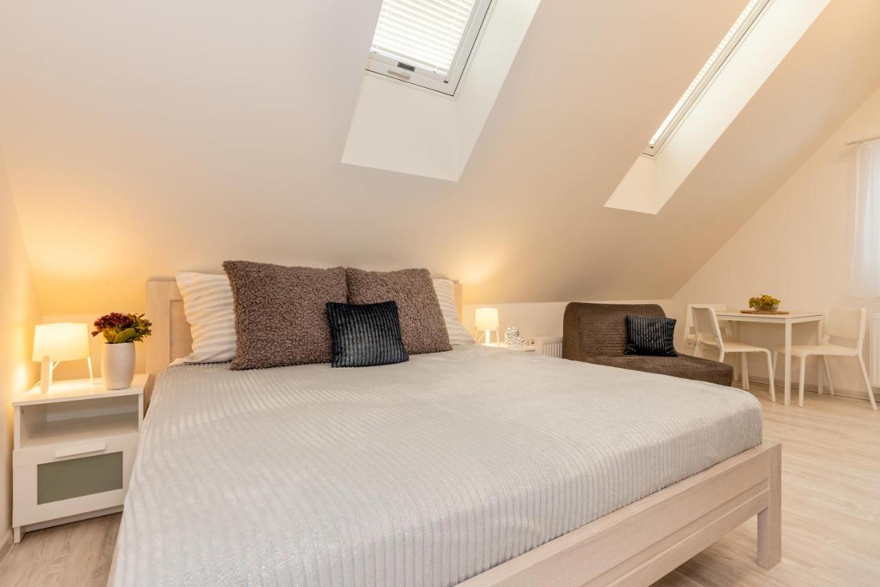 Apartmany Jedovary Trhove Sviny Exterior photo